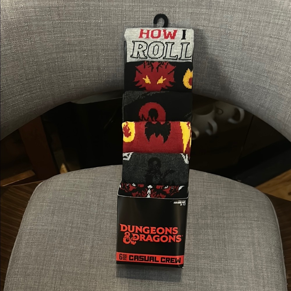 NWT 6 Pairs of Dungeons & Dragons Casual Crew Socks Novelty Wizards of the Coast